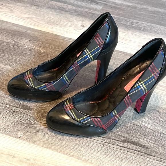 Betsey Johnson Shoes - Betsey Johnson Patent Leather Tartan Plaid Vintage Pumps Heels Size 8